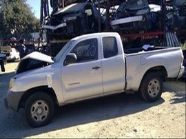 2013 TOYOTA TACOMA SILVER EXTD CAB 2.7L AT 2WD.  Z24864
